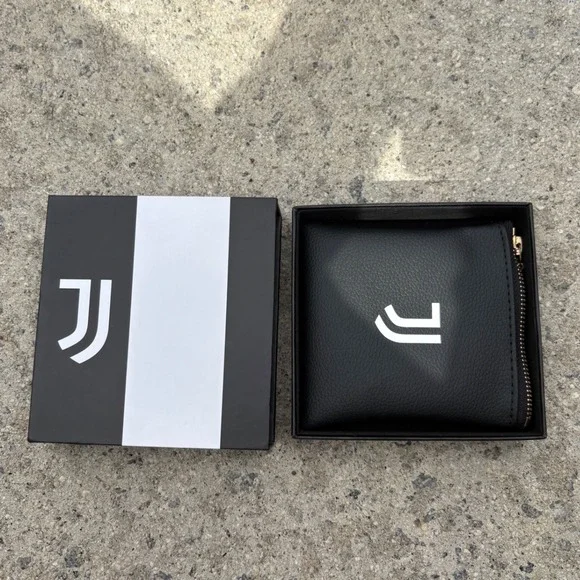 Juventus Official Product Black Logo Coin Pouch Wallet Zippered Case with Box - Picture 3 of 4